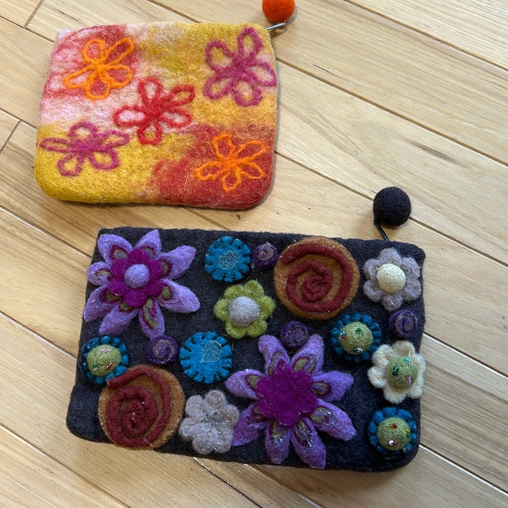 Rising Tide 2 Zip-Top Felt Pouches Bags w Felt Ball Zipper Pills 🟠 ⚫️ so cute